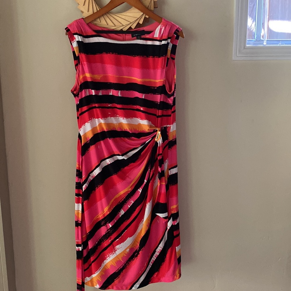Gorgeous Tahari multicolored sheathe dress excellent condition
